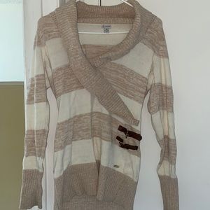 Sweater GUESS white and beige.